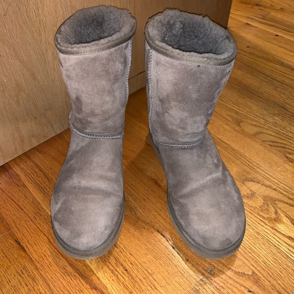 Rare Classic Short II Uggs - Picture 3 of 5
